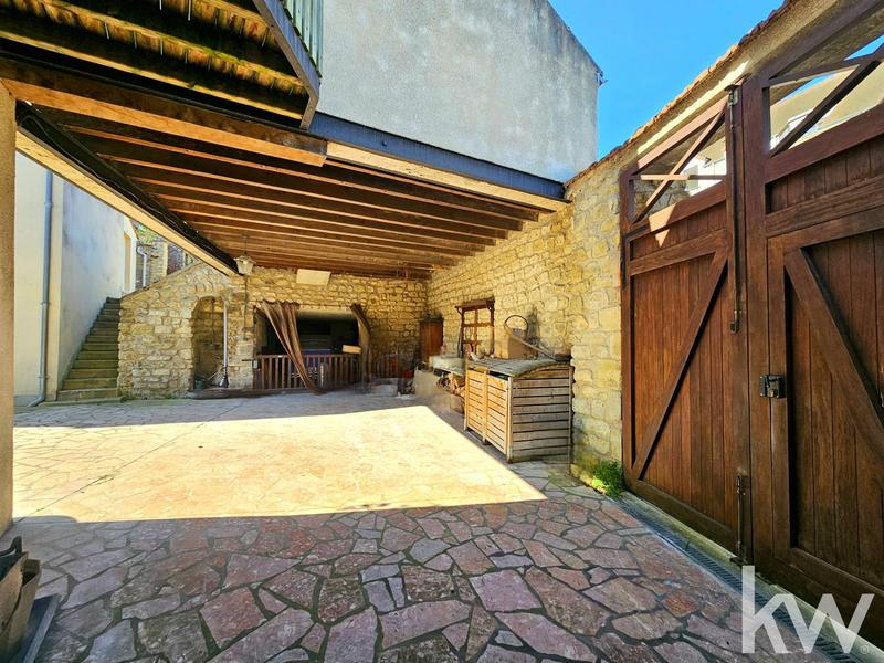 Maison - 278 m² - 11 pièces