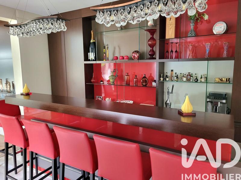 Maison - 332 m² - 9 pièces