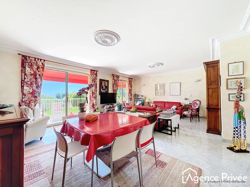 Appartement - 111 m² - 5 pièces