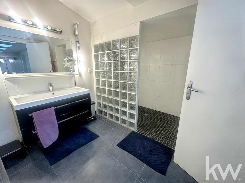 Maison - 300 m² - 6 pièces