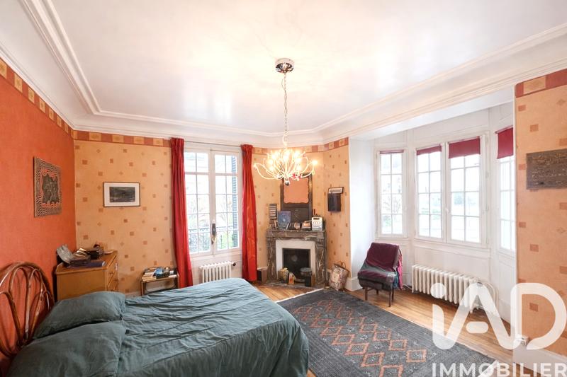 Maison - 210 m² - 8 pièces