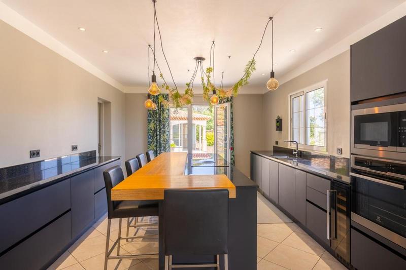 Demeure - 188 m² - 6 pièces