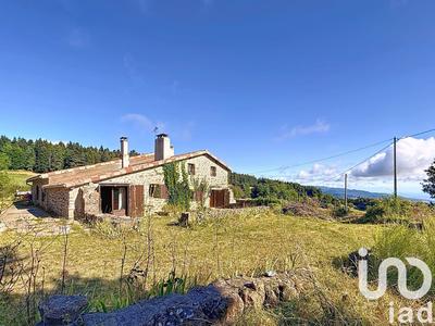 Maison - 214 m² - 7 pièces