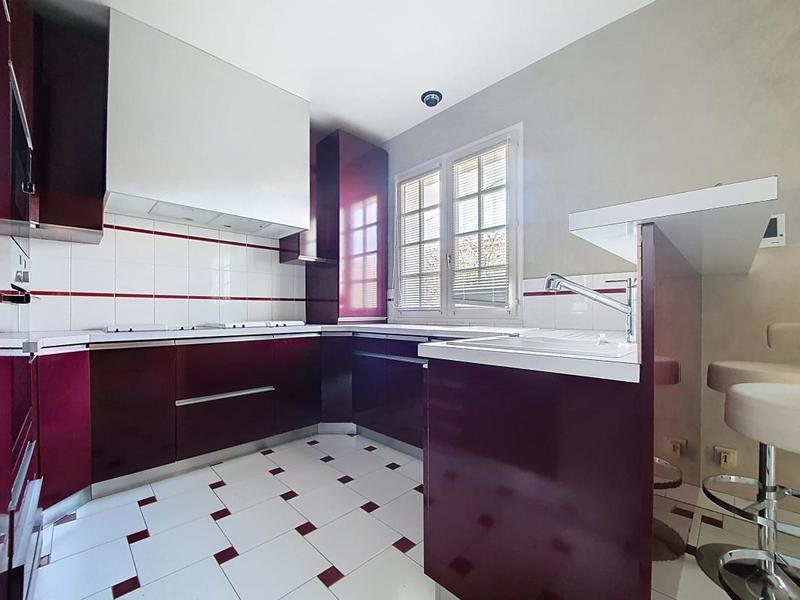 Maison - 227 m² - 5 pièces