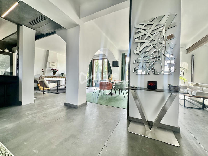 Maison - 240 m² - 6 pièces