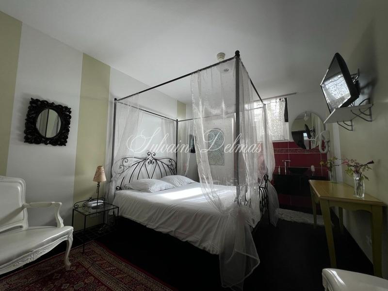 Demeure - 2 000 m² - 25 pièces