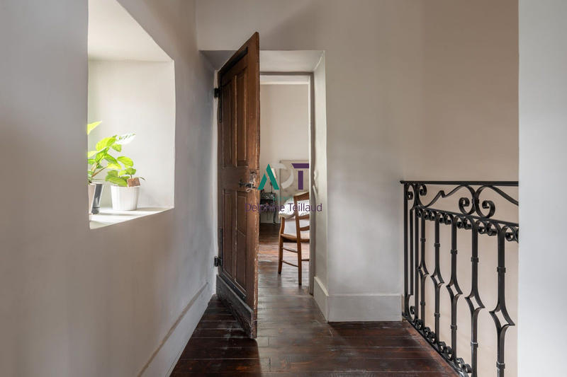 Maison - 465 m² - 9 pièces