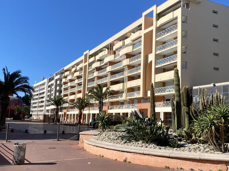 Parking / Garage - 11 m²