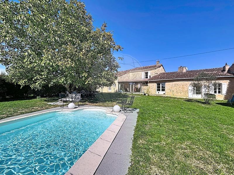 Maison en pierre - 266 m² - 6 pièces