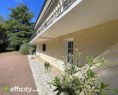 Maison - 230 m² - 11 pièces