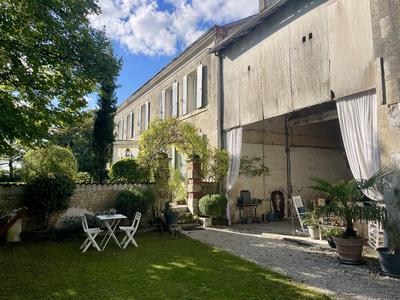 Maison de maîtres - 247 m² - 7 pièces