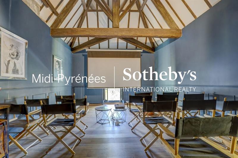 Château - 1 700 m² - 50 pièces