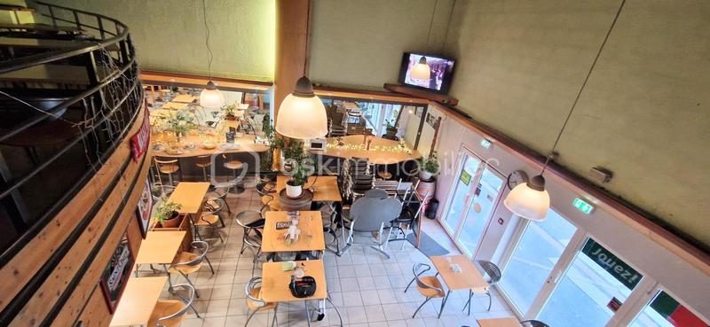 Local commercial - 396 m² - 8 pièces