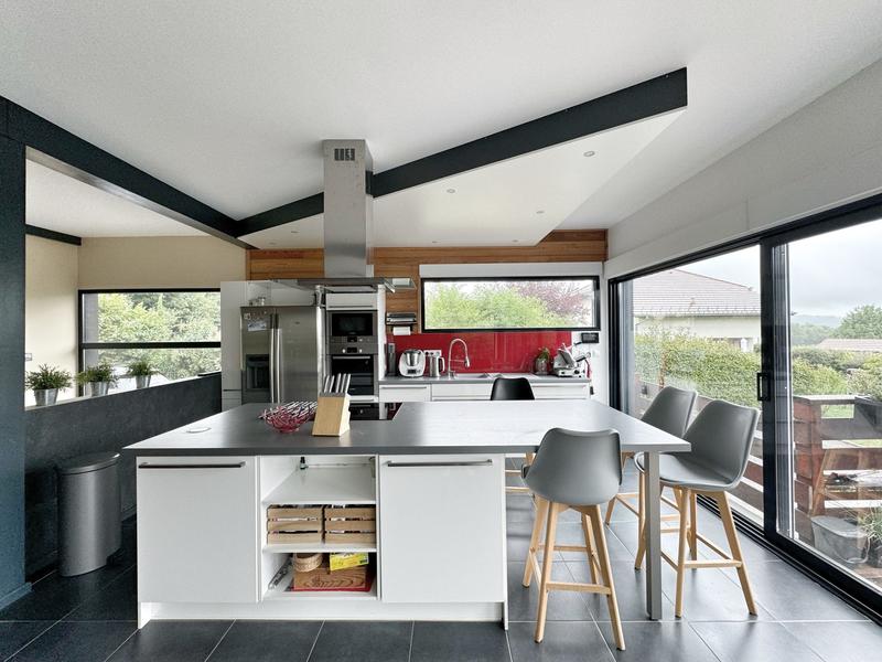 Maison - 211 m² - 5 pièces