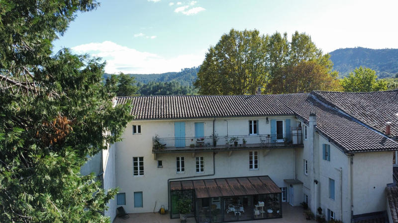 Maison - 373 m² - 18 pièces