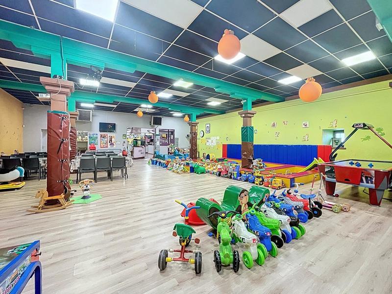 Local commercial - 790 m² - 9 pièces