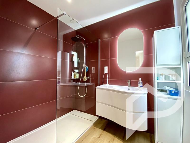 Maison - 205 m² - 8 pièces