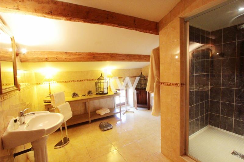 Maison - 360 m² - 8 pièces