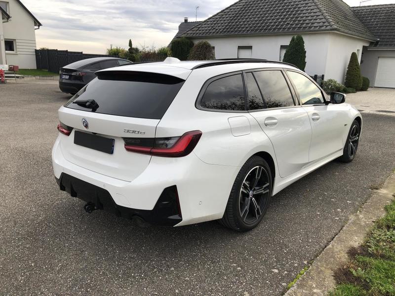 Bmw Série 3 Touring 330e m Sport 292 Pack Innovation Hybride Rechargeable / Toit Ouvrant Attache Remorque Camera de Recul Phares Lazer Harman Kardon