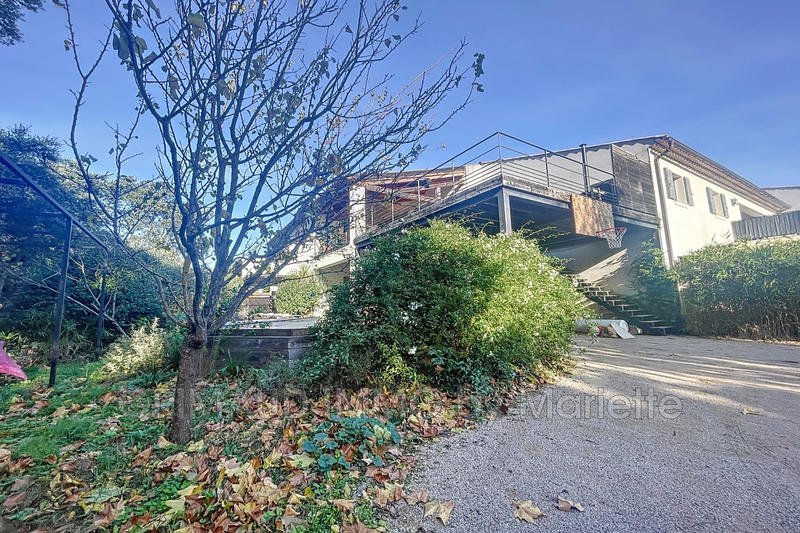 Maison - 278 m² - 10 pièces