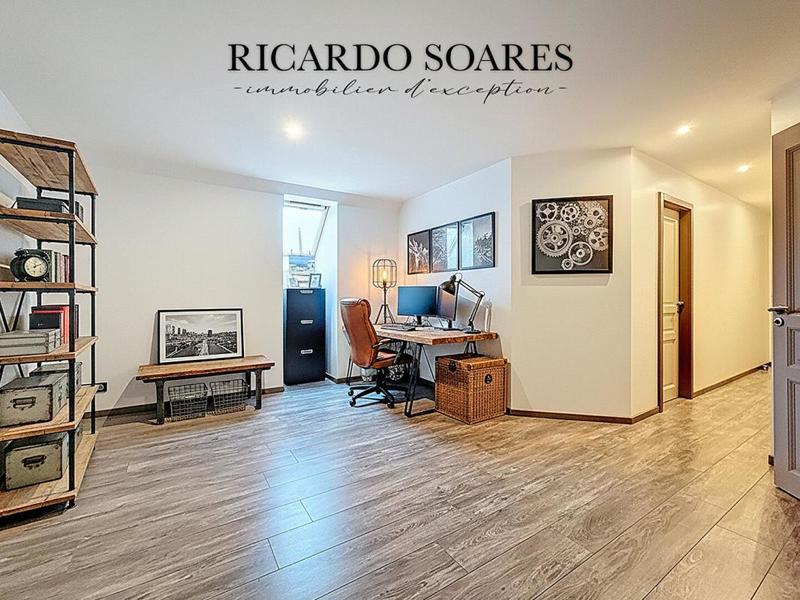 Maison - 242 m² - 7 pièces