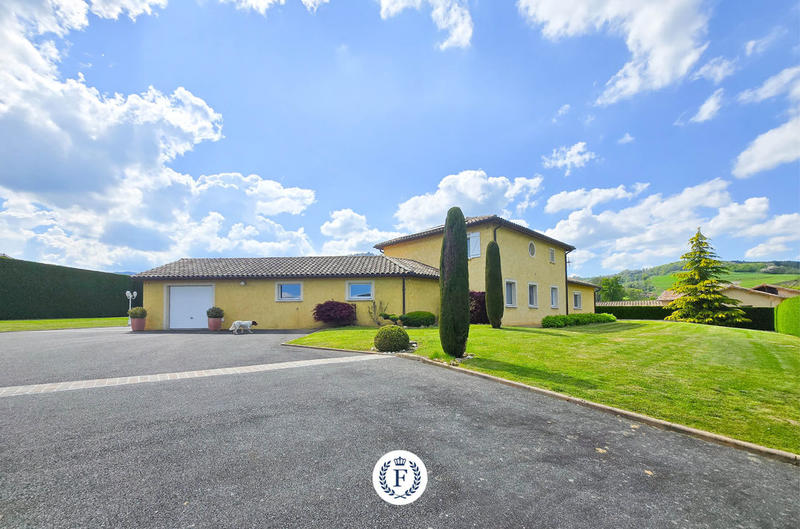 Villa - 250 m² - 8 pièces