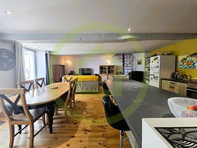 Maison - 207 m² - 7 pièces