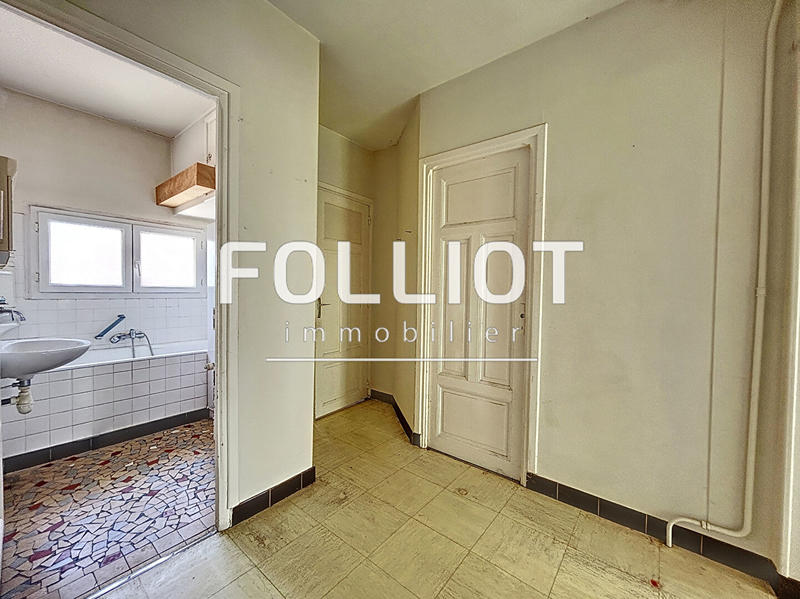 Maison - 230 m² - 12 pièces