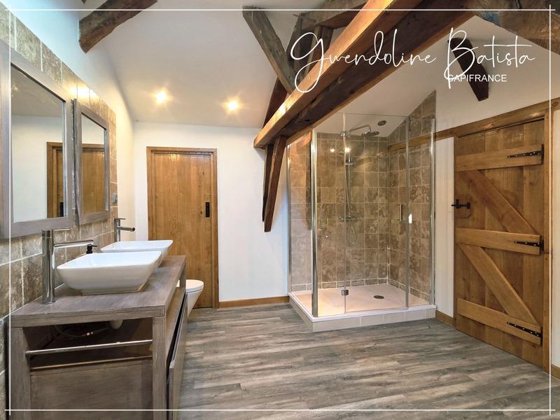 Propriété - 415 m² - 15 pièces