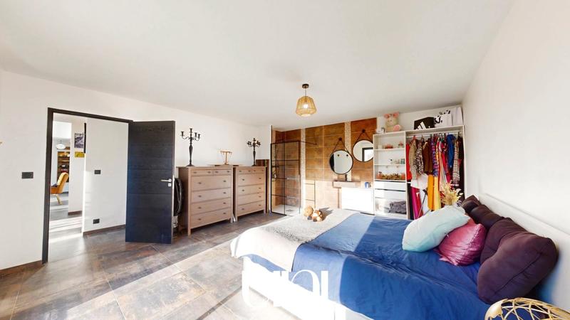 Maison - 317 m² - 9 pièces