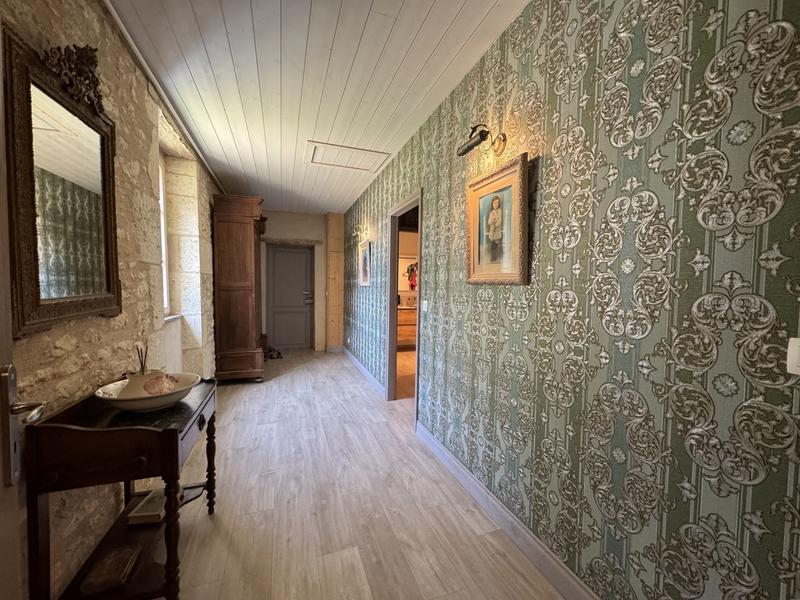 Maison - 250 m² - 6 pièces