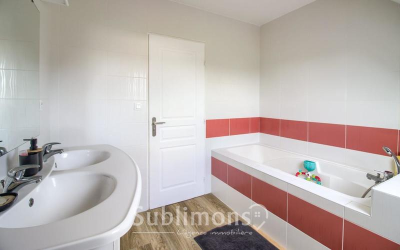 Maison traditionnelle - 152 m² - 7 pièces