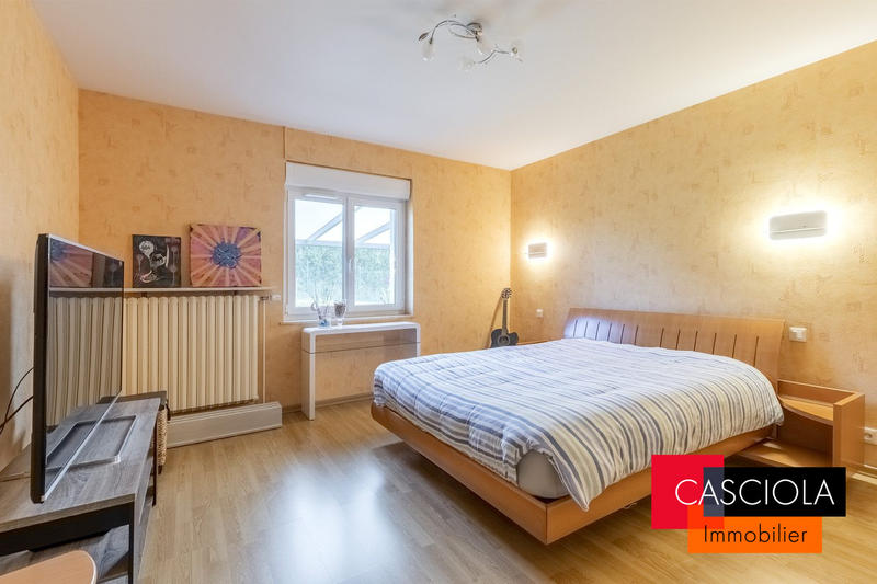 Maison - 216 m² - 7 pièces