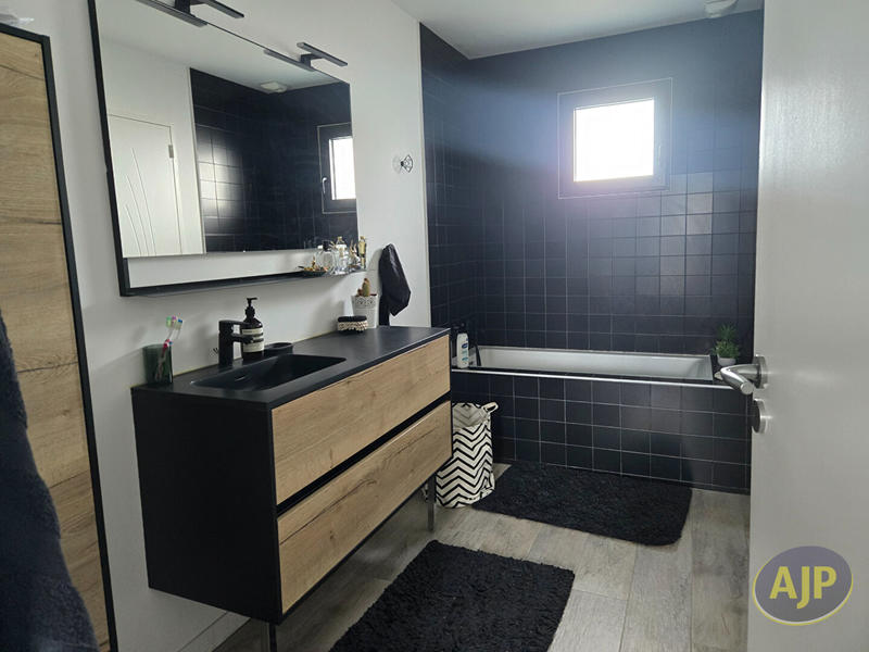 Villa - 180 m² - 8 pièces