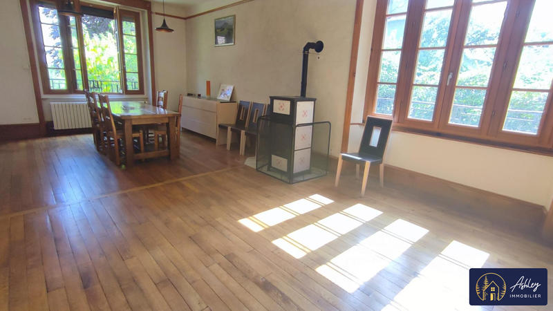 Maison - 186 m² - 8 pièces