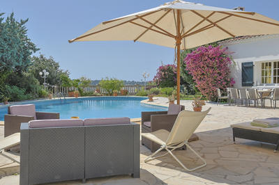 Maison - 326 m² - 11 pièces