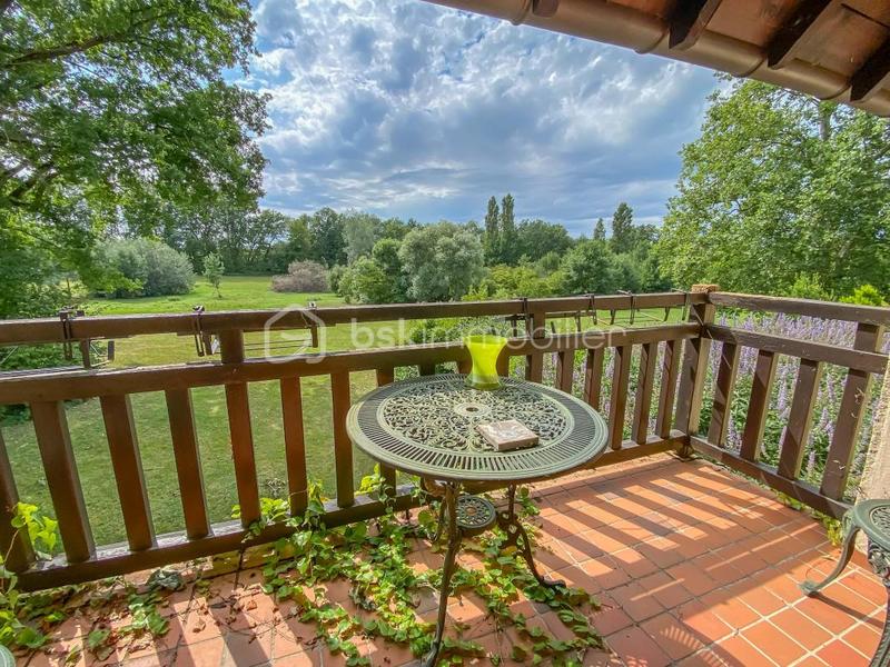 Demeure - 1 500 m² - 25 pièces