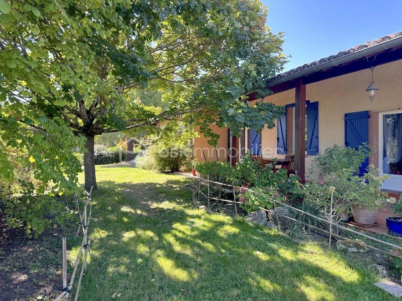 Maison - 240 m² - 7 pièces