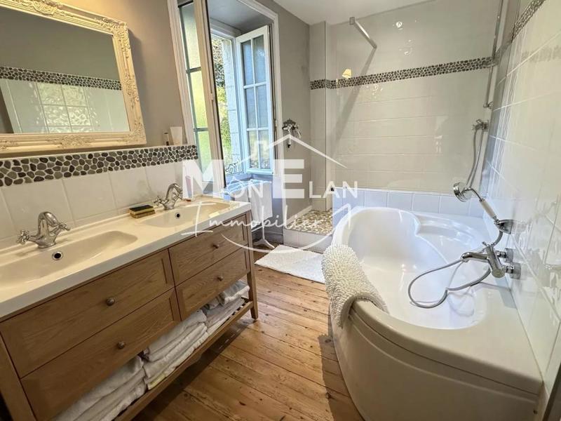 Maison de maîtres - 287 m² - 8 pièces