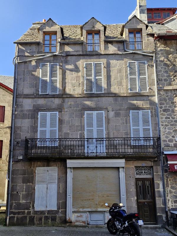 Maison traditionnelle - 176 m² - 7 pièces