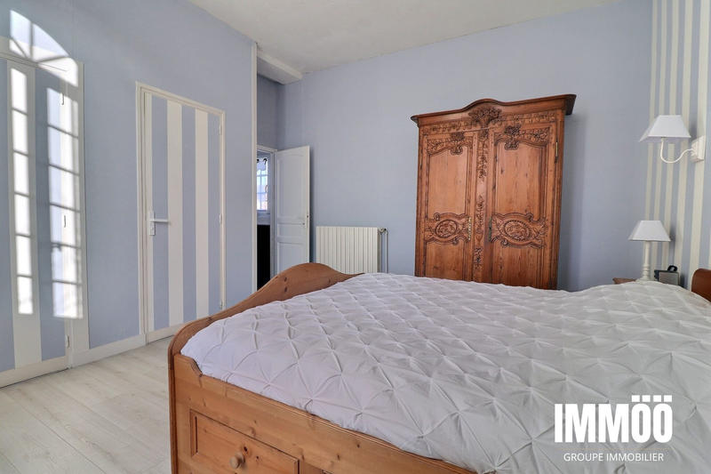 Maison - 225 m² - 10 pièces