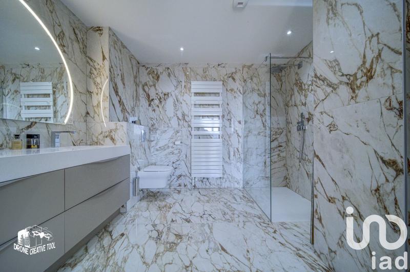 Appartement - 222 m² - 8 pièces