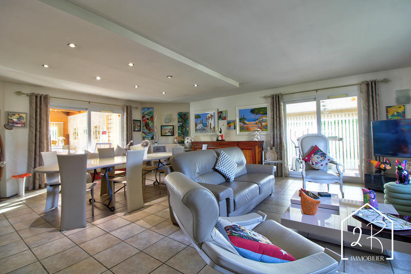 Villa - 253 m² - 10 pièces