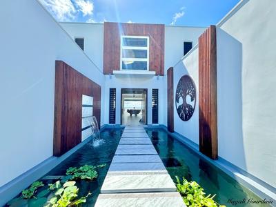 Maison - 256 m² - 7 pièces