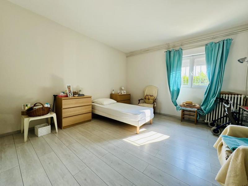 Propriété - 220 m² - 7 pièces