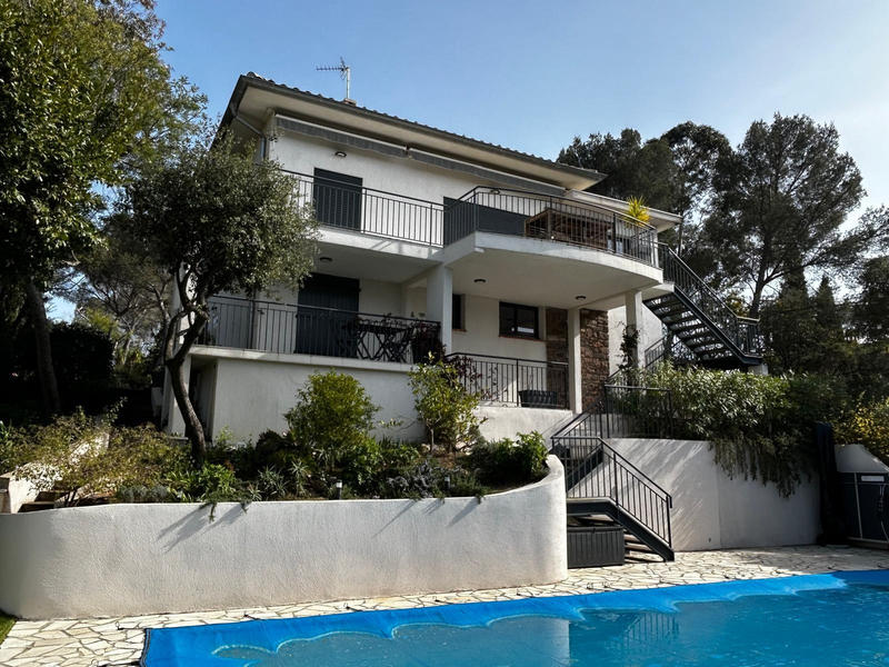 Maison contemporaine - 188 m² - 12 pièces