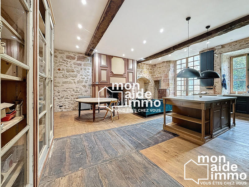 Maison - 300 m² - 12 pièces