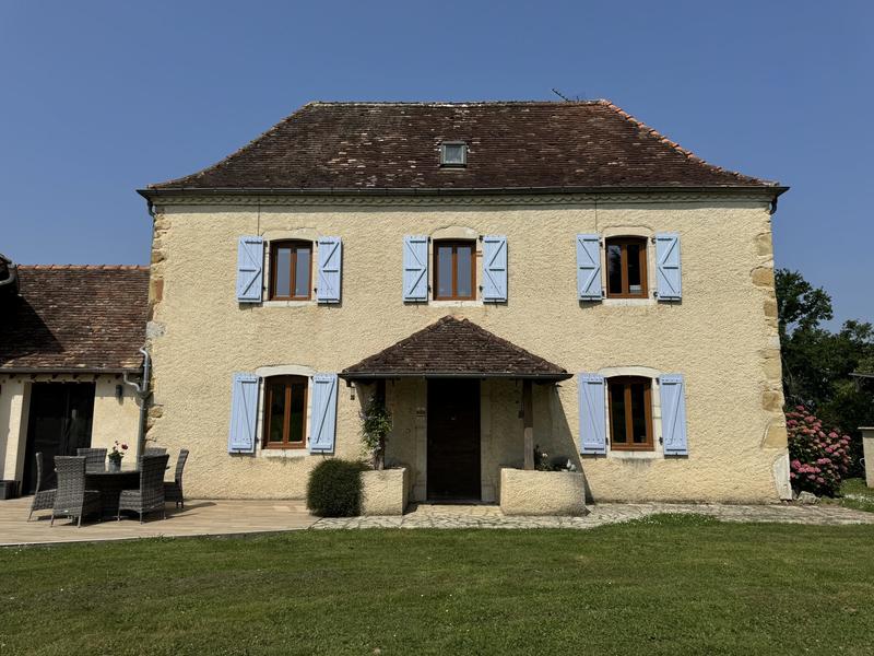 Maison - 221 m² - 9 pièces