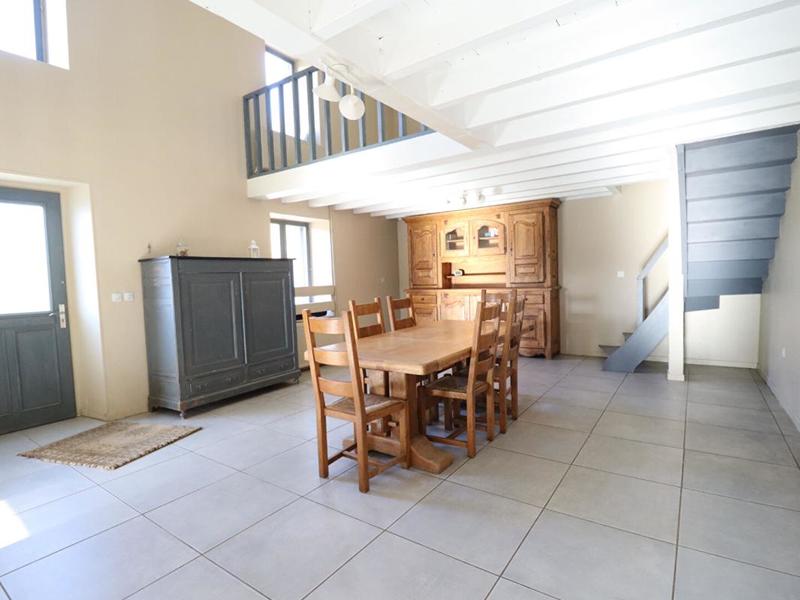 Corps de ferme - 350 m² - 6 pièces