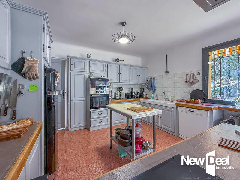 Propriété - 225 m² - 5 pièces